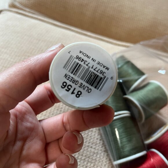 Americana Thread – 10 Spools (5 Holiday Red / 5 Olive Green) – New - Picture 8 of 8